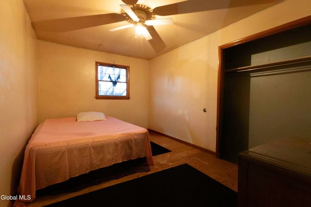 106 Country Ridge Court, Amsterdam, NY 12010