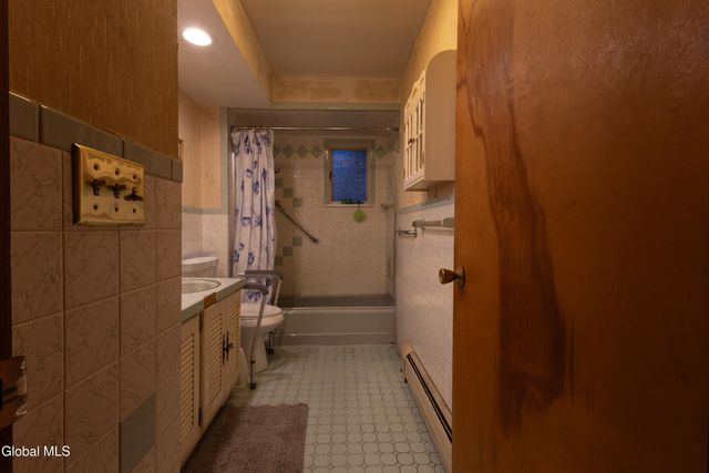 106 Country Ridge Court, Amsterdam, NY 12010