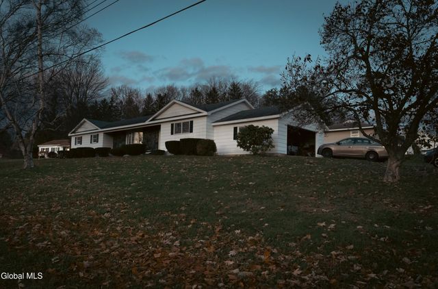 106 Country Ridge Court, Amsterdam, NY 12010