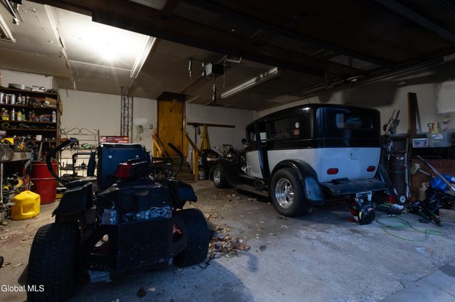 106 Country Ridge Court, Amsterdam, NY 12010