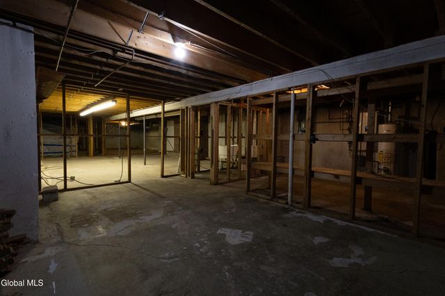 106 Country Ridge Court, Amsterdam, NY 12010