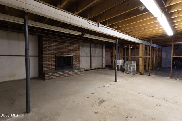 106 Country Ridge Court, Amsterdam, NY 12010