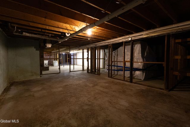 106 Country Ridge Court, Amsterdam, NY 12010