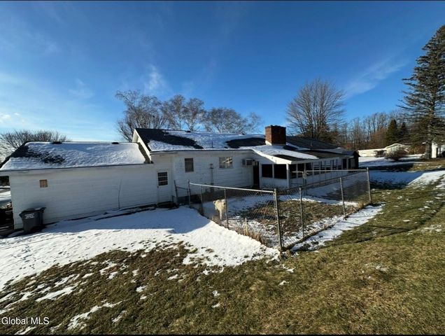 106 Country Ridge Court, Amsterdam, NY 12010