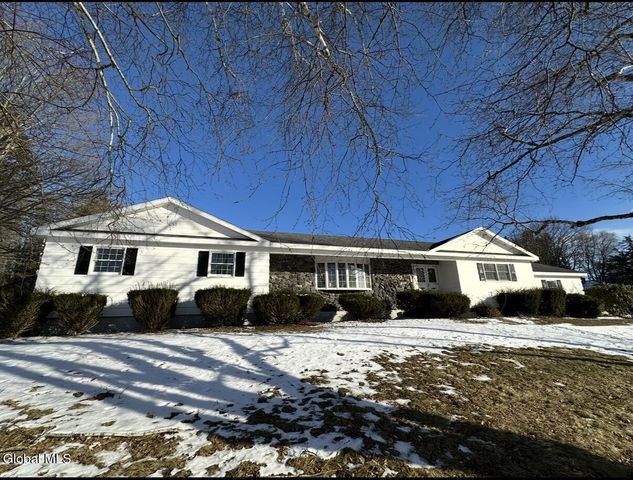 106 Country Ridge Court, Amsterdam, NY 12010