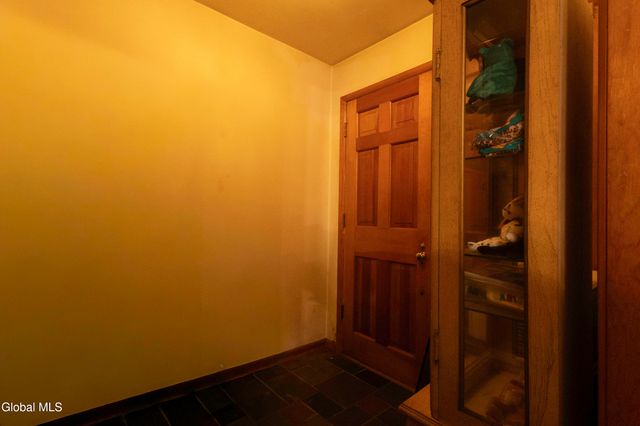 106 Country Ridge Court, Amsterdam, NY 12010