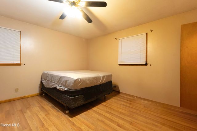 106 Country Ridge Court, Amsterdam, NY 12010