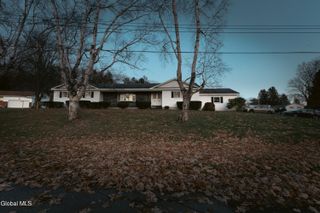 106 Country Ridge Court, Amsterdam, NY 12010