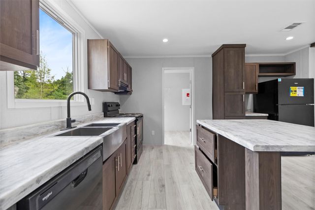 72 Road 3371b, Cleveland, TX 77327