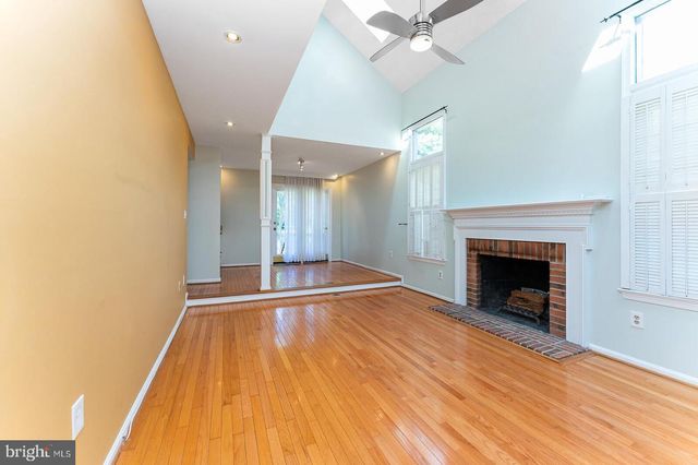 8415 HOLLIS LN, Vienna, VA 22182