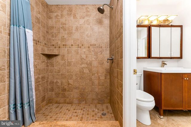 8415 HOLLIS LN, Vienna, VA 22182