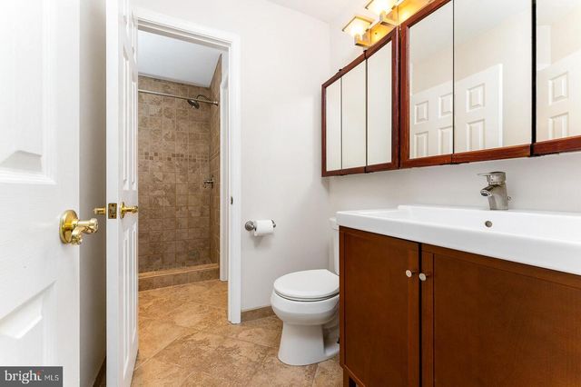 8415 HOLLIS LN, Vienna, VA 22182
