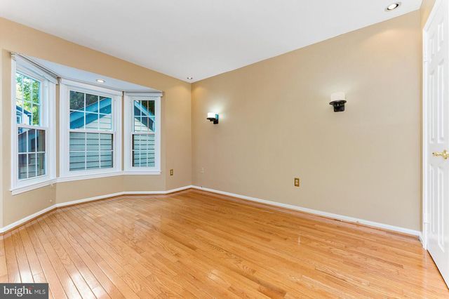 8415 HOLLIS LN, Vienna, VA 22182