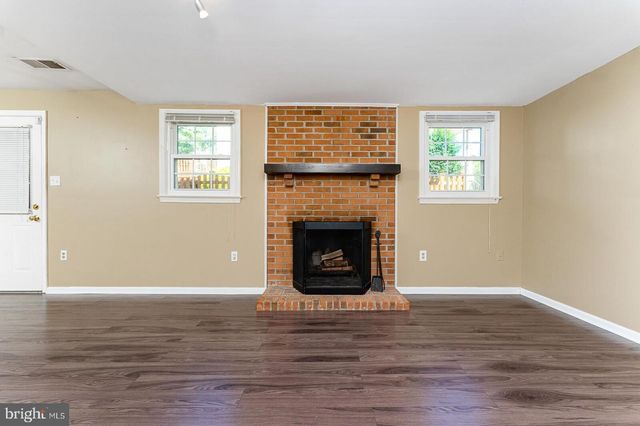 8415 HOLLIS LN, Vienna, VA 22182
