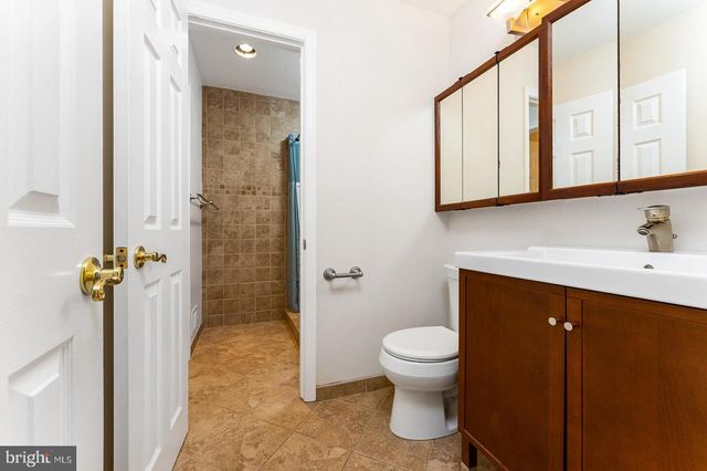 8415 HOLLIS LN, Vienna, VA 22182