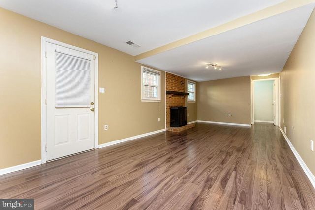 8415 HOLLIS LN, Vienna, VA 22182
