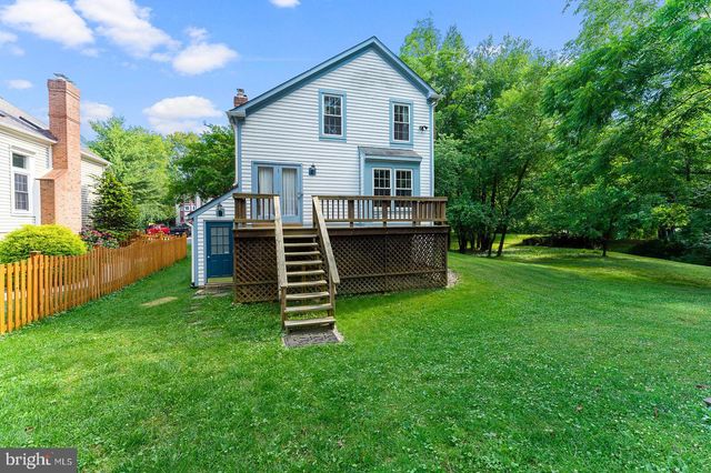 8415 HOLLIS LN, Vienna, VA 22182