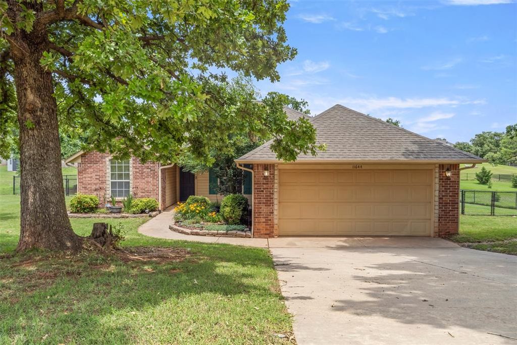 11644 Country View, Guthrie, OK 73044