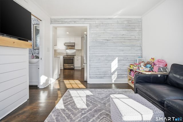 25 Helen Street, Fairfield, CT 06824