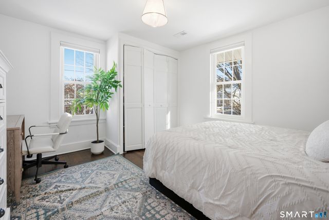 25 Helen Street, Fairfield, CT 06824