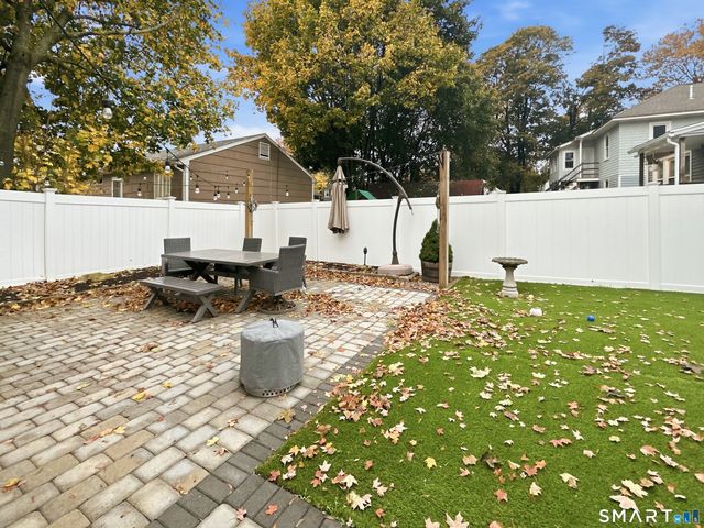 25 Helen Street, Fairfield, CT 06824