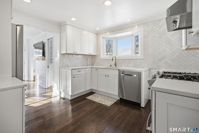 25 Helen Street, Fairfield, CT 06824