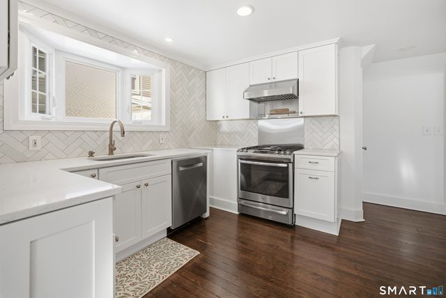 25 Helen Street, Fairfield, CT 06824