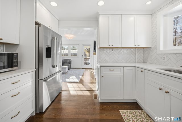 25 Helen Street, Fairfield, CT 06824