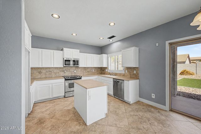 372 E GOLDMINE Court, San Tan Valley, AZ 85140