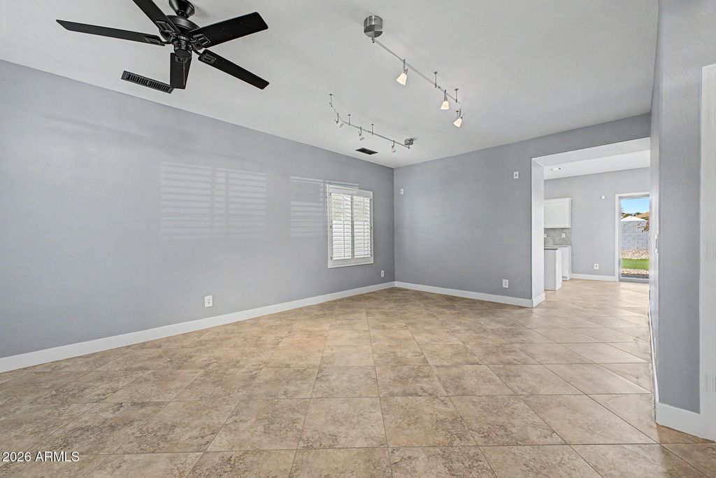 372 E GOLDMINE Court, San Tan Valley, AZ 85140 — photo 4