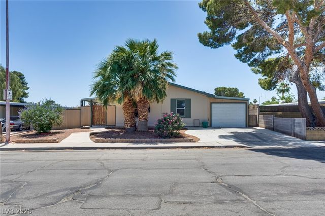 5423 North Sir Richard Drive, Las Vegas, NV 89110