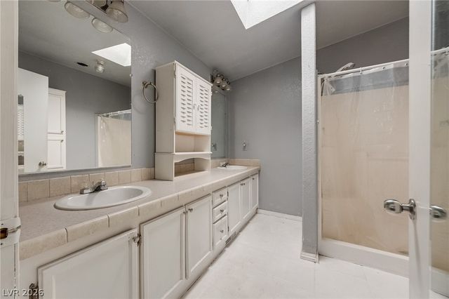 5423 North Sir Richard Drive, Las Vegas, NV 89110