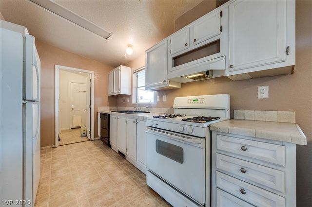 5423 North Sir Richard Drive, Las Vegas, NV 89110
