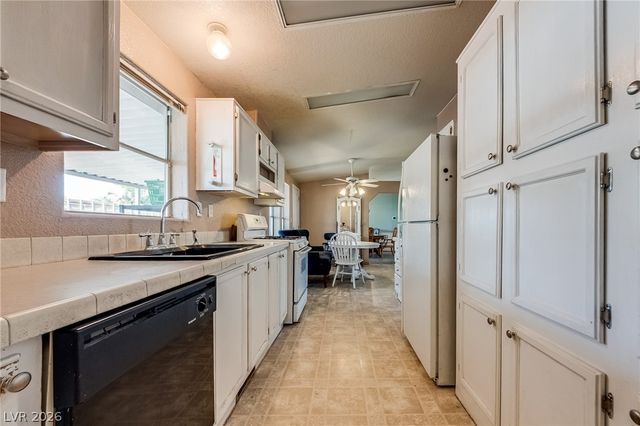 5423 North Sir Richard Drive, Las Vegas, NV 89110
