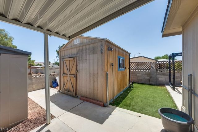 5423 North Sir Richard Drive, Las Vegas, NV 89110