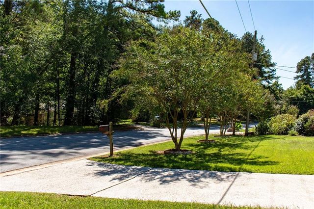 1077 Sawgrass Court SW, Lilburn, GA 30047