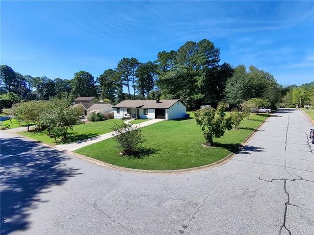 1077 Sawgrass Court SW, Lilburn, GA 30047