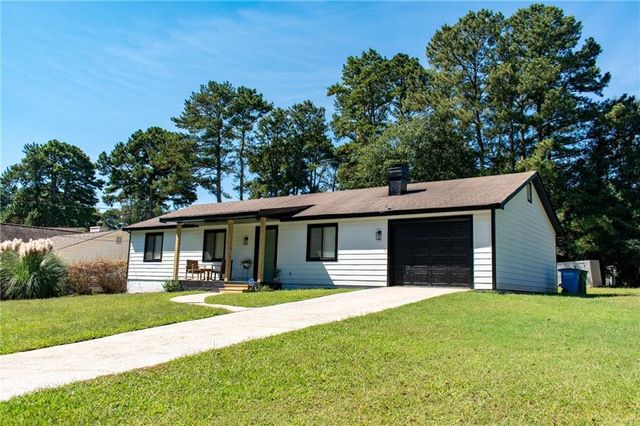 1077 Sawgrass Court SW, Lilburn, GA 30047