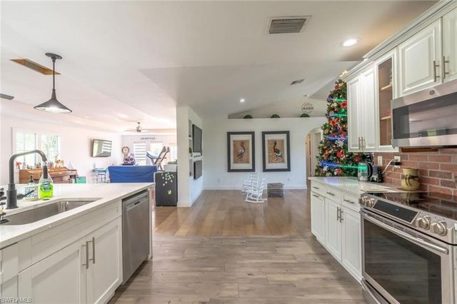 3690 31st AVE NE, Naples, FL 34120