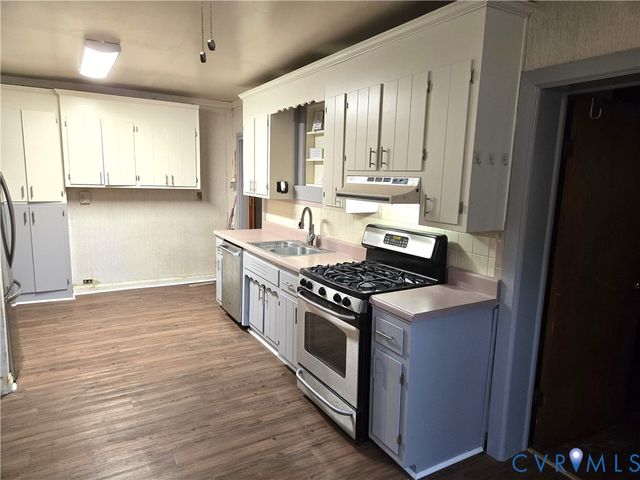 306 Washington Ave, Colonial Heights, VA 23834