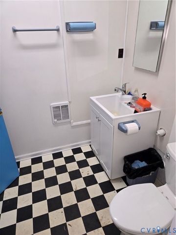 306 Washington Ave, Colonial Heights, VA 23834