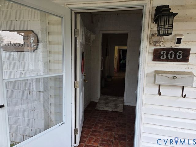 306 Washington Ave, Colonial Heights, VA 23834