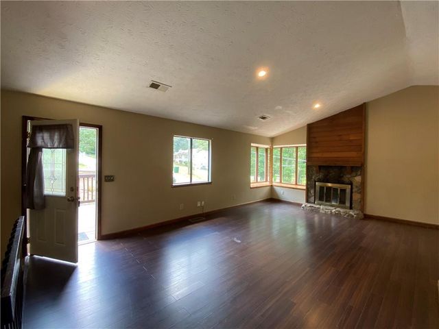 3335 Hillside Drive, Snellville, GA 30078