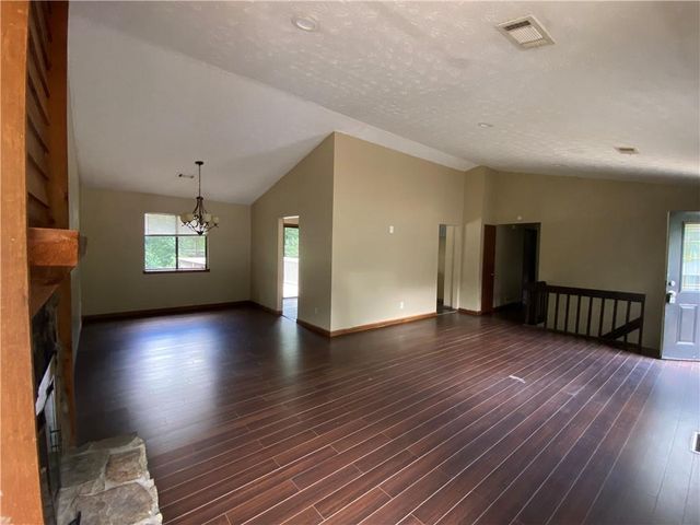 3335 Hillside Drive, Snellville, GA 30078