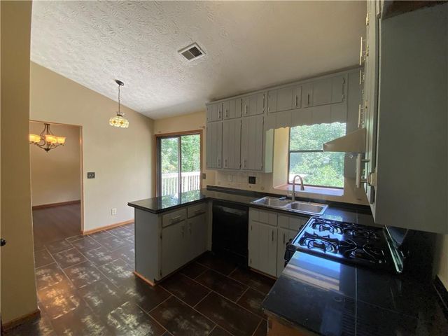 3335 Hillside Drive, Snellville, GA 30078