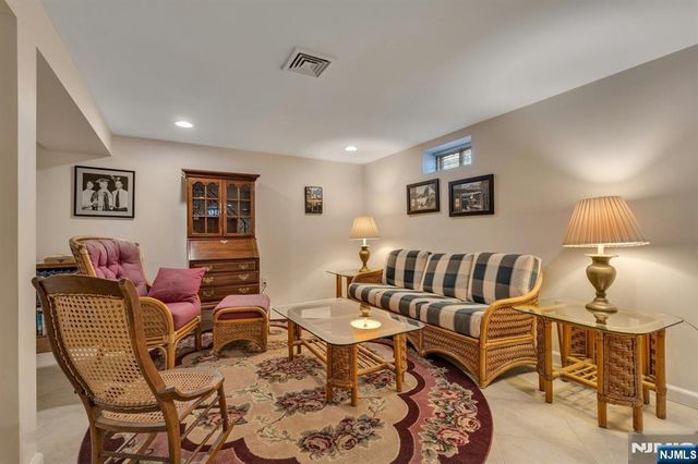 71 New Street, Allendale, NJ 07401