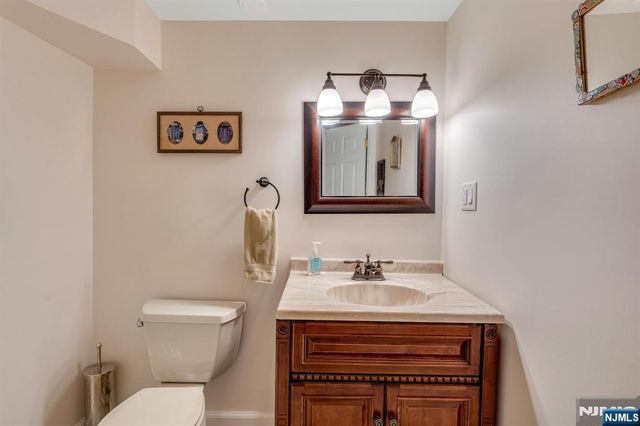 71 New Street, Allendale, NJ 07401