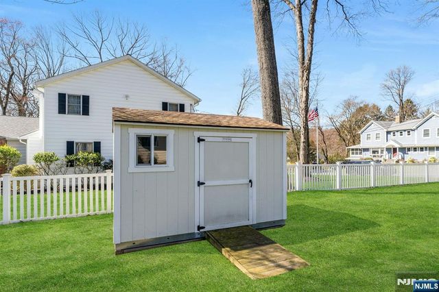 71 New Street, Allendale, NJ 07401