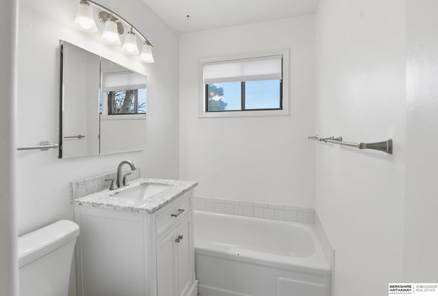 13059 Meredith Avenue, Omaha, NE 68164