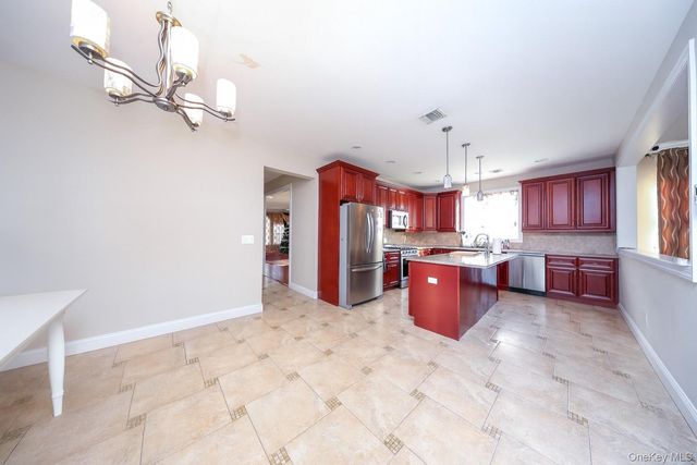 104 Highland Road, Staten Island, NY 10308